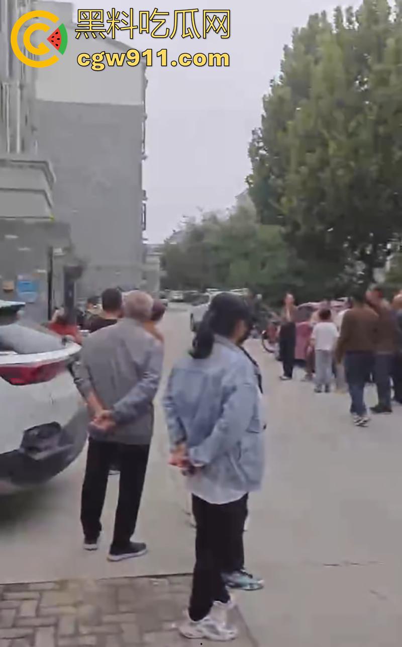 山东聊城老头怒捅邻居老太，两人早已私通，结果老太太又和别人好上了，大爷吃醋动了杀心，太刺激了！  第2张