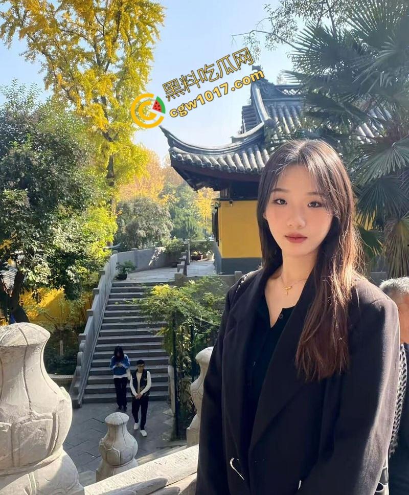 陕西校园女神【杨子诺】被包养视频流出:酒店内跪地献咽,丝袜撕烂,狂野激情,彻底堕落为欲望玩物! 第1张 陕西校园女神【杨子诺】被包养视频流出:酒店内跪地献咽,丝袜撕烂,狂野激情,彻底堕落为欲望玩物! 第1张