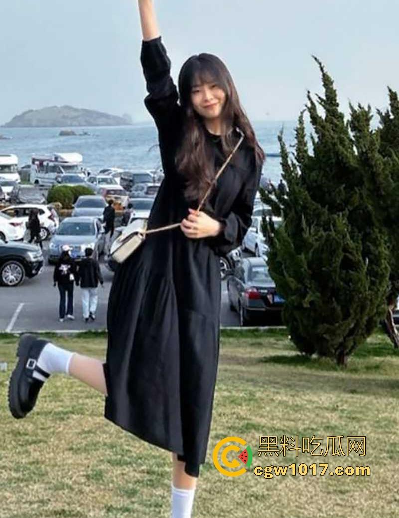 长春极品人妻【魏一晴】老公出差刚走约炮前男友家中情趣性爱,看着婚纱照操黑丝人妻,玩的不是一般的花! 第1张 长春极品人妻【魏一晴】老公出差刚走约炮前男友家中情趣性爱,看着婚纱照操黑丝人妻,玩的不是一般的花! 第1张