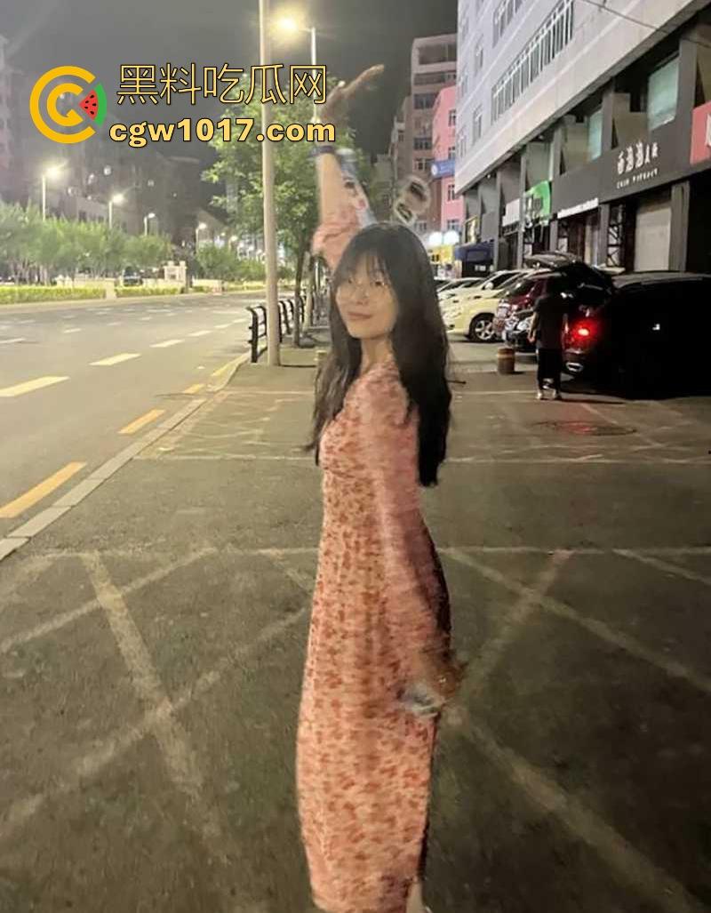 长春极品人妻【魏一晴】老公出差刚走约炮前男友家中情趣性爱,看着婚纱照操黑丝人妻,玩的不是一般的花! 第2张 长春极品人妻【魏一晴】老公出差刚走约炮前男友家中情趣性爱,看着婚纱照操黑丝人妻,玩的不是一般的花! 第2张