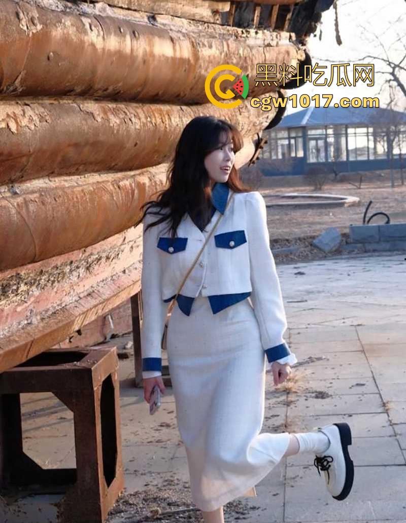 长春极品人妻【魏一晴】老公出差刚走约炮前男友家中情趣性爱,看着婚纱照操黑丝人妻,玩的不是一般的花! 第3张 长春极品人妻【魏一晴】老公出差刚走约炮前男友家中情趣性爱,看着婚纱照操黑丝人妻,玩的不是一般的花! 第3张