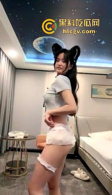 南充大学极品巨乳学生妹【赵宣仪】!直播露逼、吃鸡边扣逼,没毕业就骚成这样学得真快啊! 第9张 南充大学极品巨乳学生妹【赵宣仪】!直播露逼、吃鸡边扣逼,没毕业就骚成这样学得真快啊! 第9张