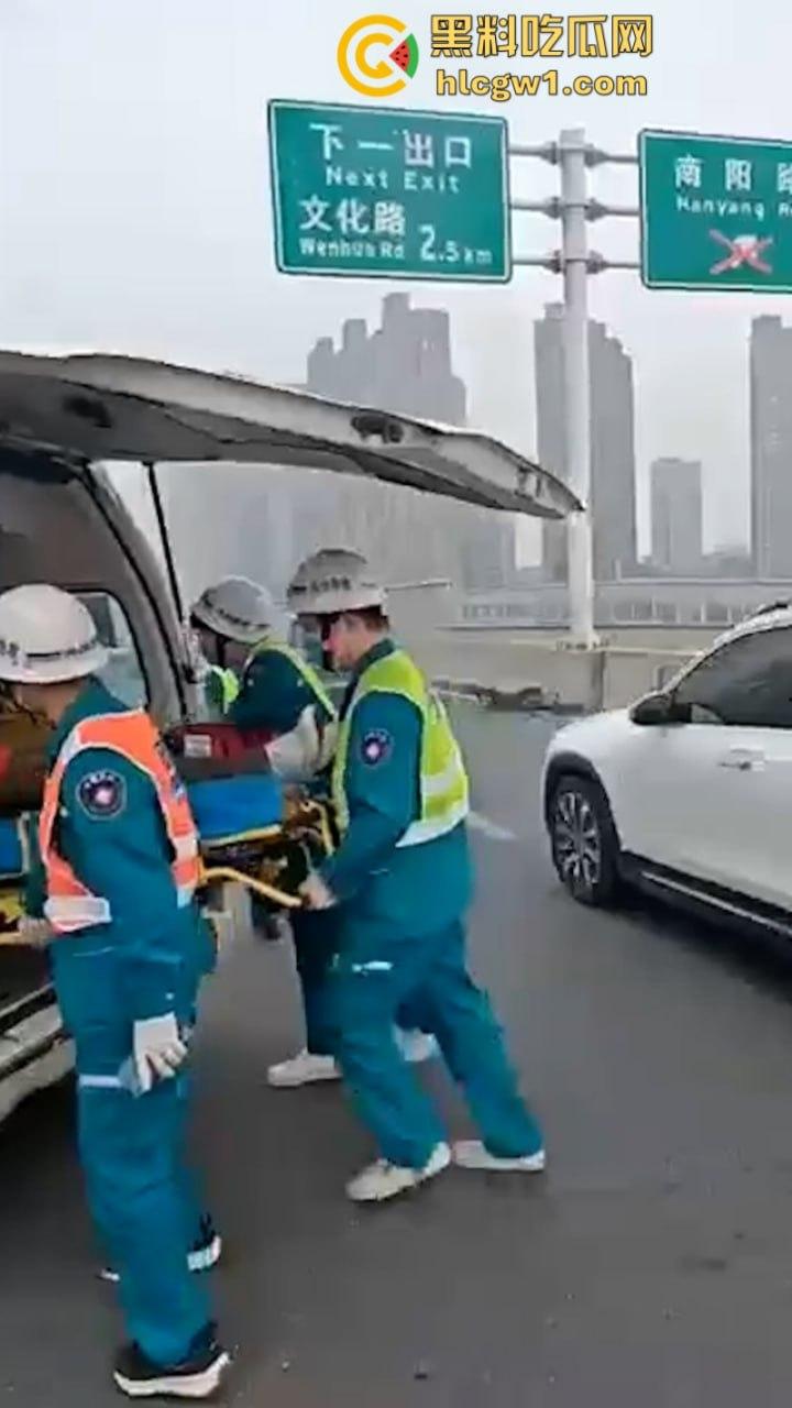 牛逼!蔚来电车首发电池弹射技术 电池先跑再自动锁人 特斯拉看完现场视频沉默了! 第8张 牛逼!蔚来电车首发电池弹射技术 电池先跑再自动锁人 特斯拉看完现场视频沉默了! 第8张