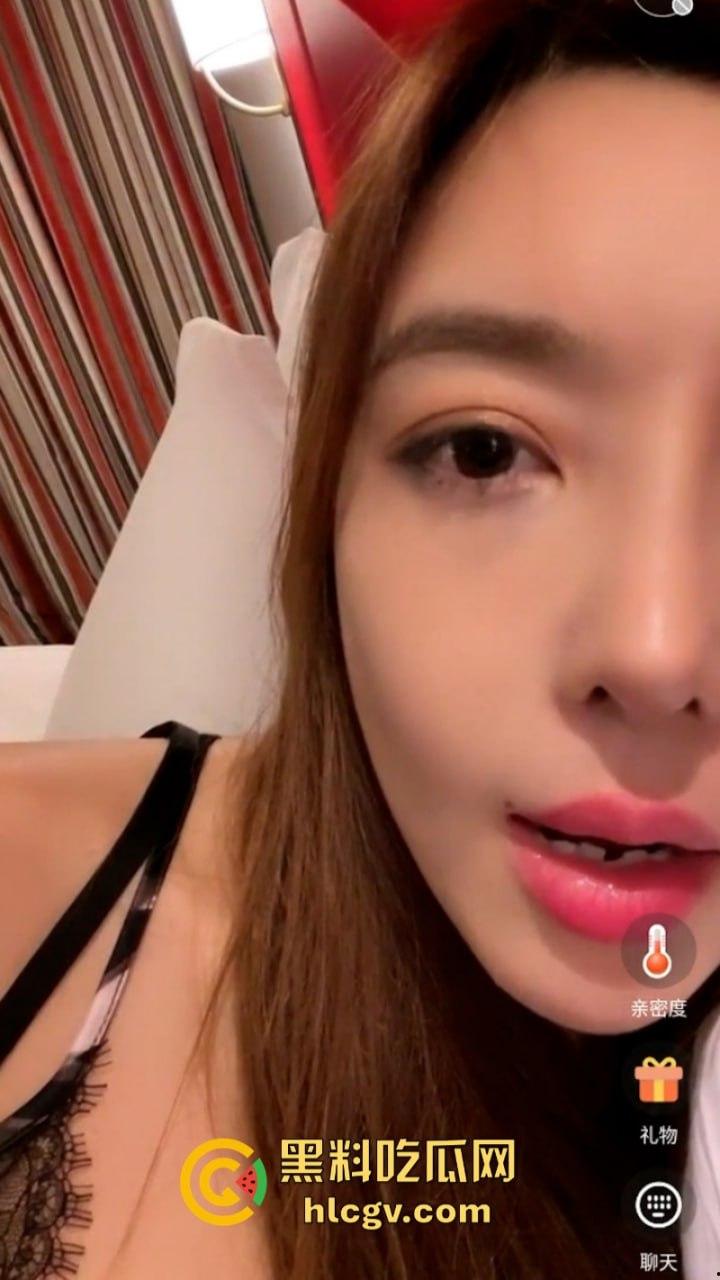 高端名媛【郑心蕾】高价福利视频实况转播 真实身份被扒 南昌大学女神竟是她 第2张 高端名媛【郑心蕾】高价福利视频实况转播 真实身份被扒 南昌大学女神竟是她 第2张