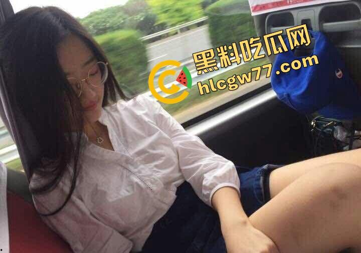 河北艺校眼镜妹【路诗琪】十个眼镜九个骚还有一个正跪着口交 酒店约炮操翻视频流出! 第4张 河北艺校眼镜妹【路诗琪】十个眼镜九个骚还有一个正跪着口交 酒店约炮操翻视频流出! 第4张