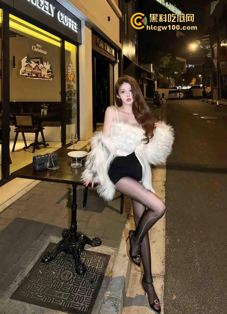 杭州富二代带嫩模KTV卫生间开炮,朋友全程录视频包厢不K歌只艹逼,有钱人的快乐就是这么简单而又朴实无华! 第3张 杭州富二代带嫩模KTV卫生间开炮,朋友全程录视频包厢不K歌只艹逼,有钱人的快乐就是这么简单而又朴实无华! 第3张