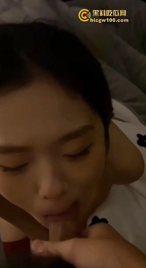 广西大学大一学妹【胡悦宁】不雅视频流出被曝光，娇嫩玉体完美呈现 圣诞母狗满足你所有性欲。  第2张