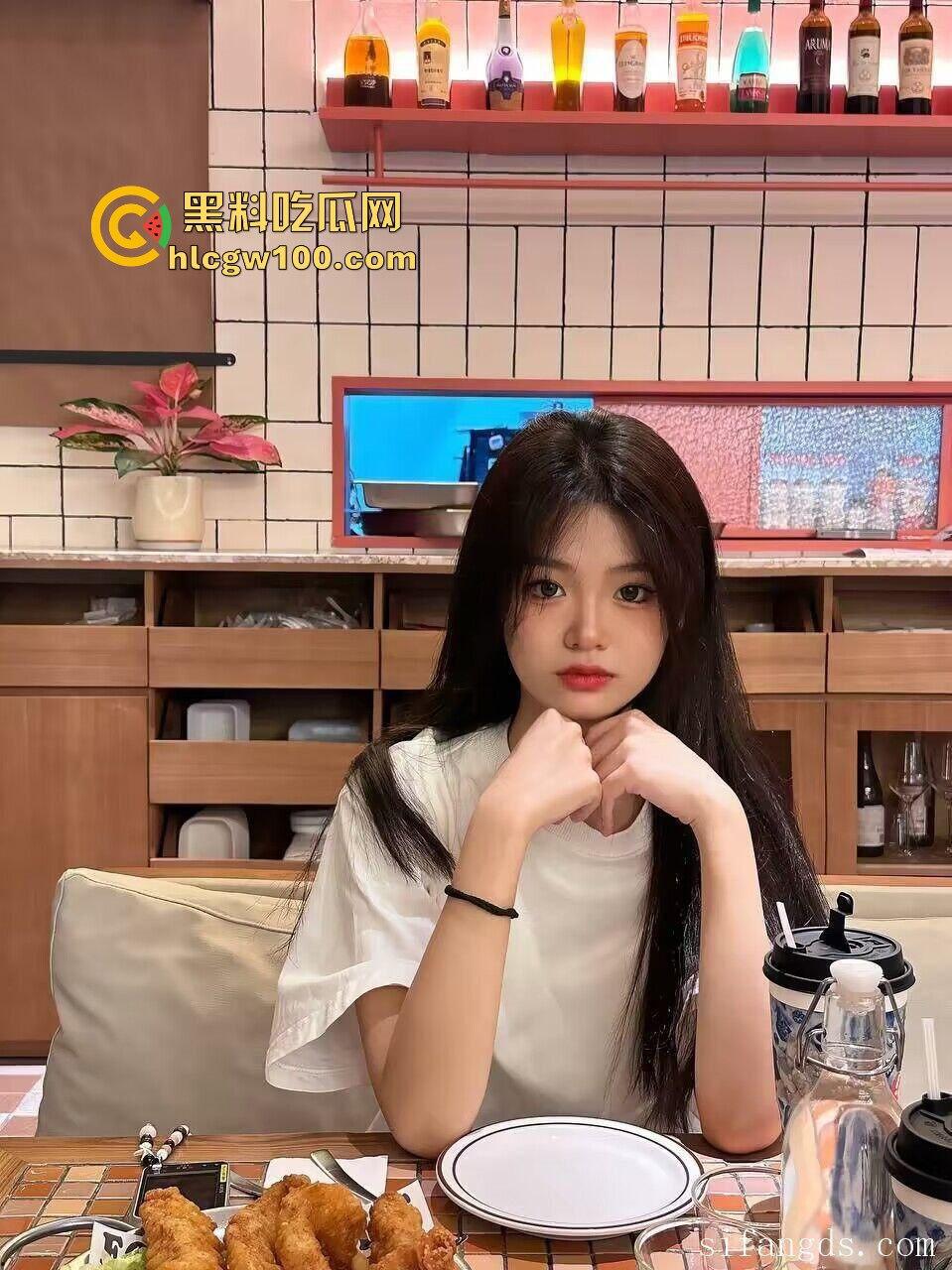 广西大学大一学妹【胡悦宁】不雅视频流出被曝光，娇嫩玉体完美呈现 圣诞母狗满足你所有性欲。  第3张