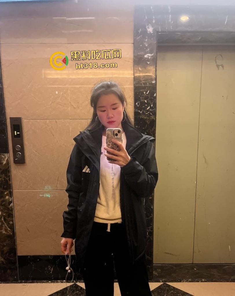 重庆丰都医院王丽欲求不满!老公异地难满足,多次偷情约炮狂绿夫君,运动袜配肉丝既运动又骚气! 第1张 重庆丰都医院王丽欲求不满!老公异地难满足,多次偷情约炮狂绿夫君,运动袜配肉丝既运动又骚气! 第1张