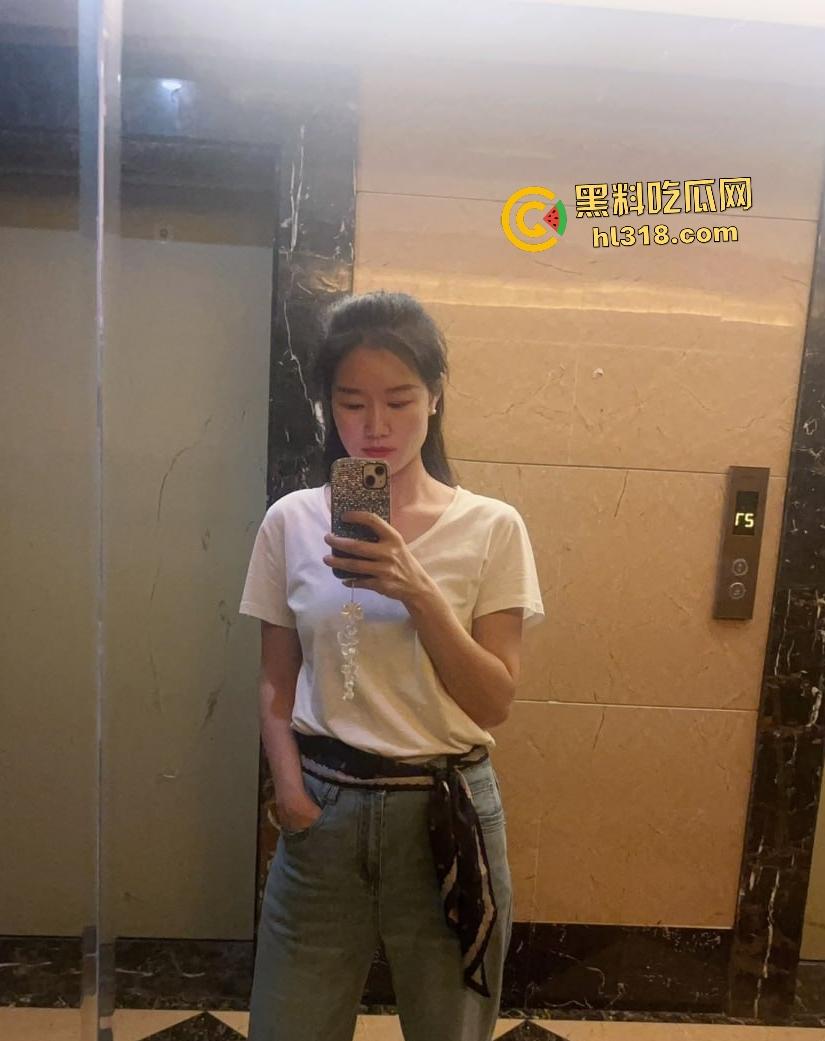 重庆丰都医院王丽欲求不满!老公异地难满足,多次偷情约炮狂绿夫君,运动袜配肉丝既运动又骚气! 第2张 重庆丰都医院王丽欲求不满!老公异地难满足,多次偷情约炮狂绿夫君,运动袜配肉丝既运动又骚气! 第2张