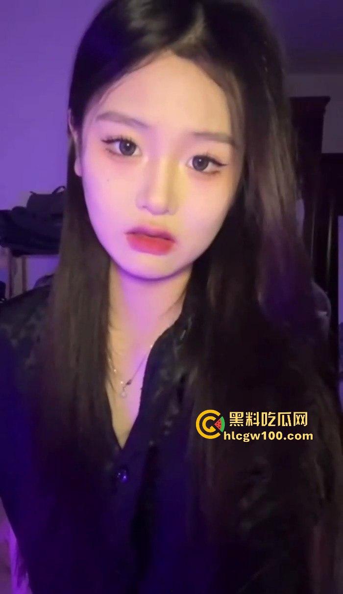 广西大学大一学妹【胡悦宁】不雅视频流出被曝光，娇嫩玉体完美呈现 圣诞母狗满足你所有性欲。  第9张