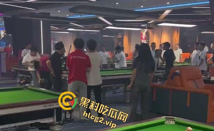 台球厅上演武林风!因输两局发生冲突,三根球杆被打断! 第1张 台球厅上演武林风!因输两局发生冲突,三根球杆被打断! 第1张