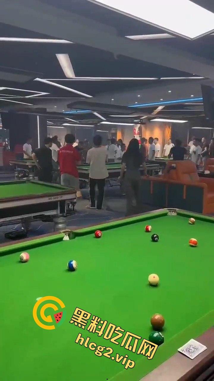 台球厅上演武林风!因输两局发生冲突,三根球杆被打断! 第6张 台球厅上演武林风!因输两局发生冲突,三根球杆被打断! 第6张