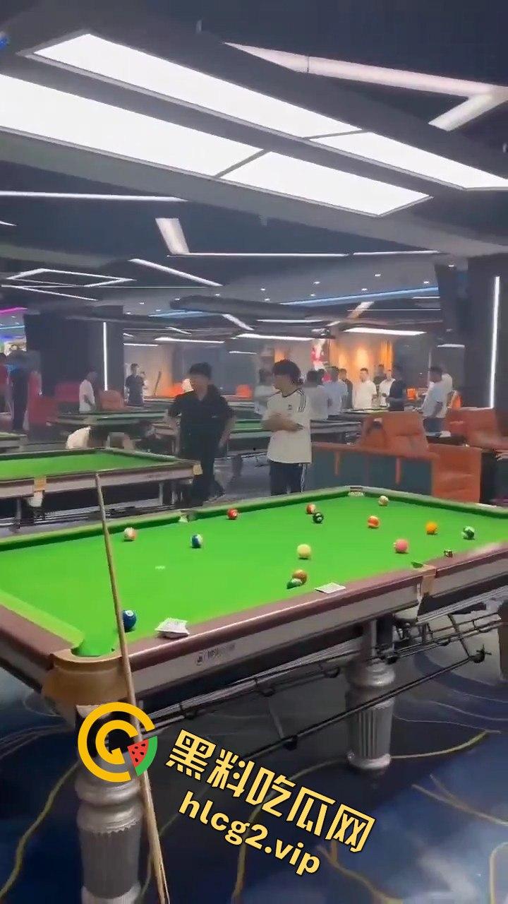 台球厅上演武林风!因输两局发生冲突,三根球杆被打断! 第7张 台球厅上演武林风!因输两局发生冲突,三根球杆被打断! 第7张