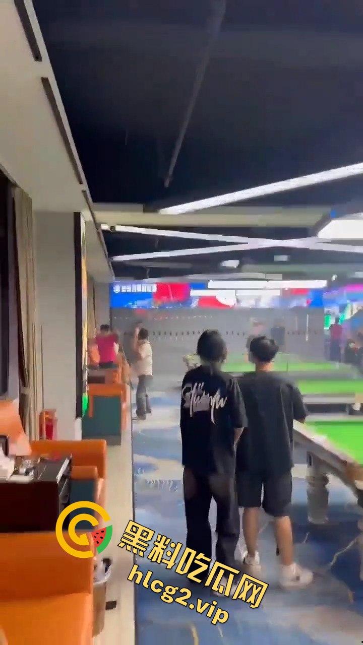 台球厅上演武林风!因输两局发生冲突,三根球杆被打断! 第9张 台球厅上演武林风!因输两局发生冲突,三根球杆被打断! 第9张