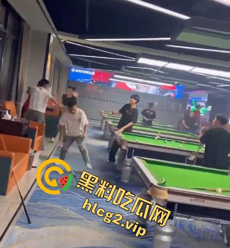 台球厅上演武林风!因输两局发生冲突,三根球杆被打断! 第10张 台球厅上演武林风!因输两局发生冲突,三根球杆被打断! 第10张