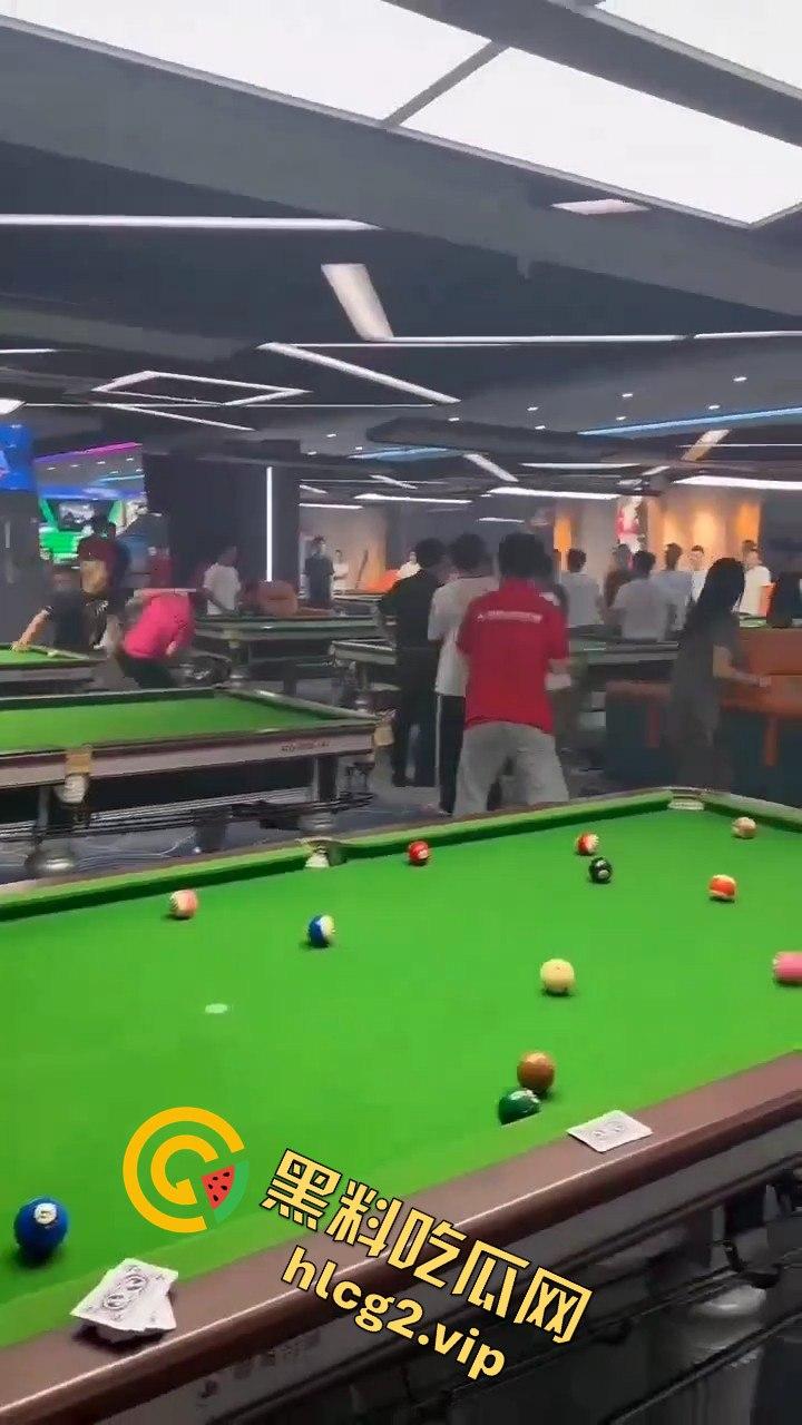 台球厅上演武林风!因输两局发生冲突,三根球杆被打断! 第11张 台球厅上演武林风!因输两局发生冲突,三根球杆被打断! 第11张