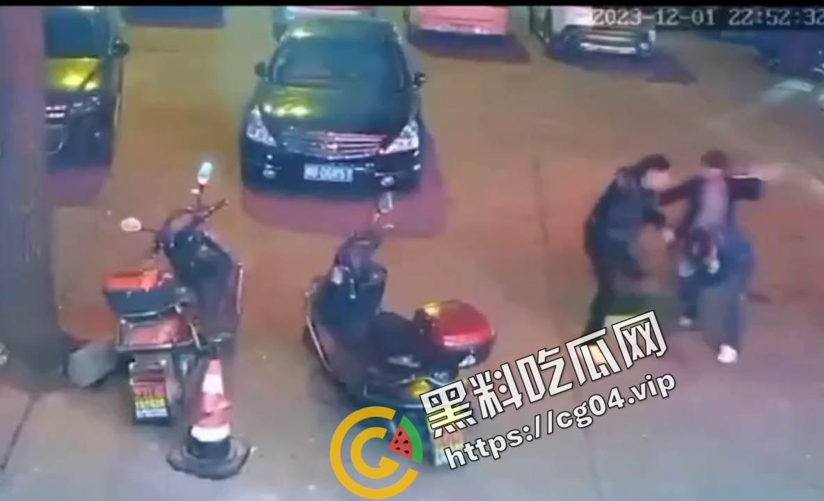 株洲攸县黄图岭镇怒杀出轨女和情夫 现场监控画面 血如水流  第3张