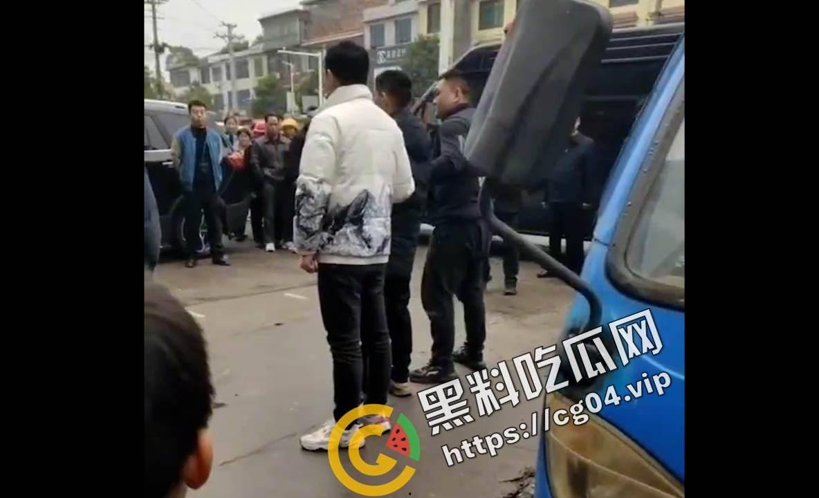 株洲攸县黄图岭镇怒杀出轨女和情夫 现场监控画面 血如水流  第7张