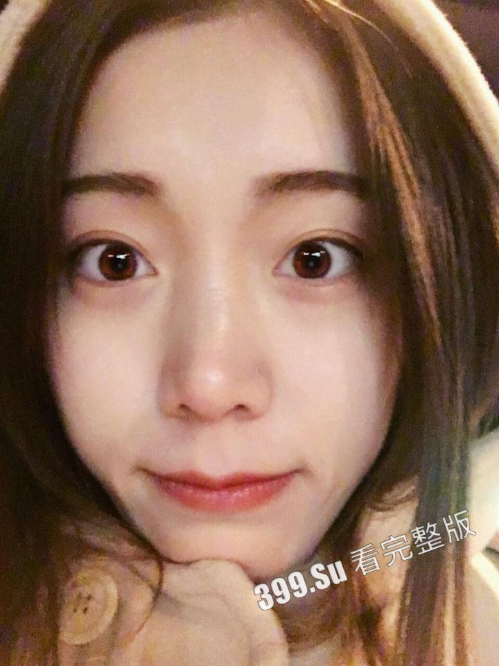 手上有活才有逼操！天津财经大学大二母狗 吴晶晶 跟男友谈恋爱期间被大一摄影学弟开发了 怼脸视频流出  第4张