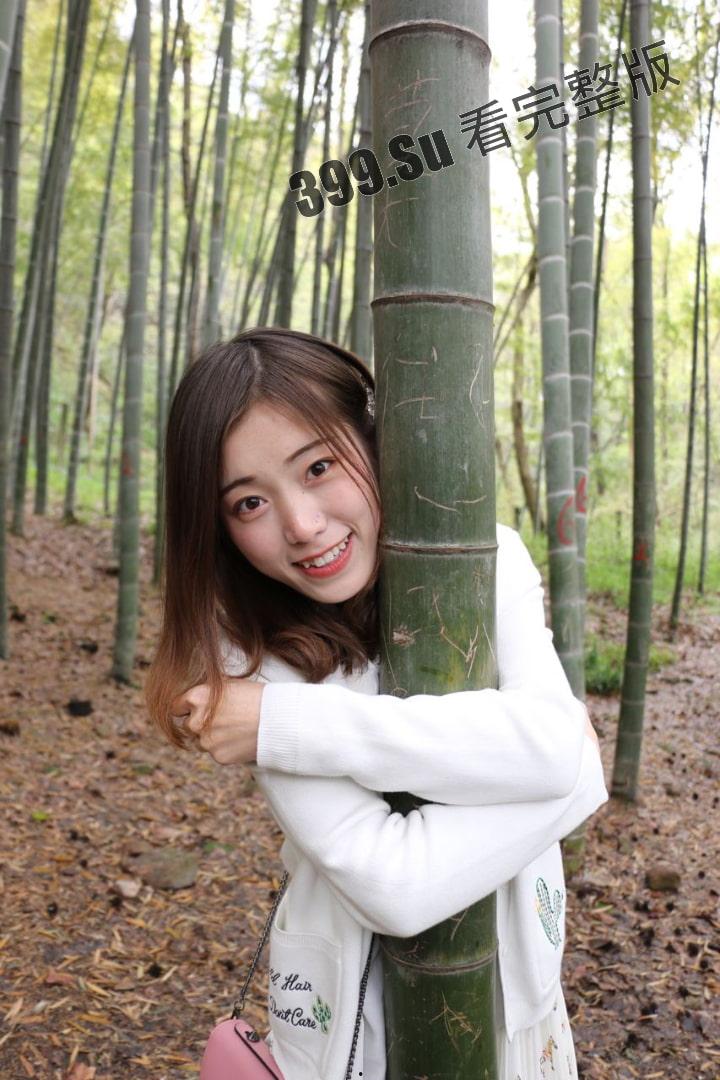 手上有活才有逼操！天津财经大学大二母狗 吴晶晶 跟男友谈恋爱期间被大一摄影学弟开发了 怼脸视频流出  第5张