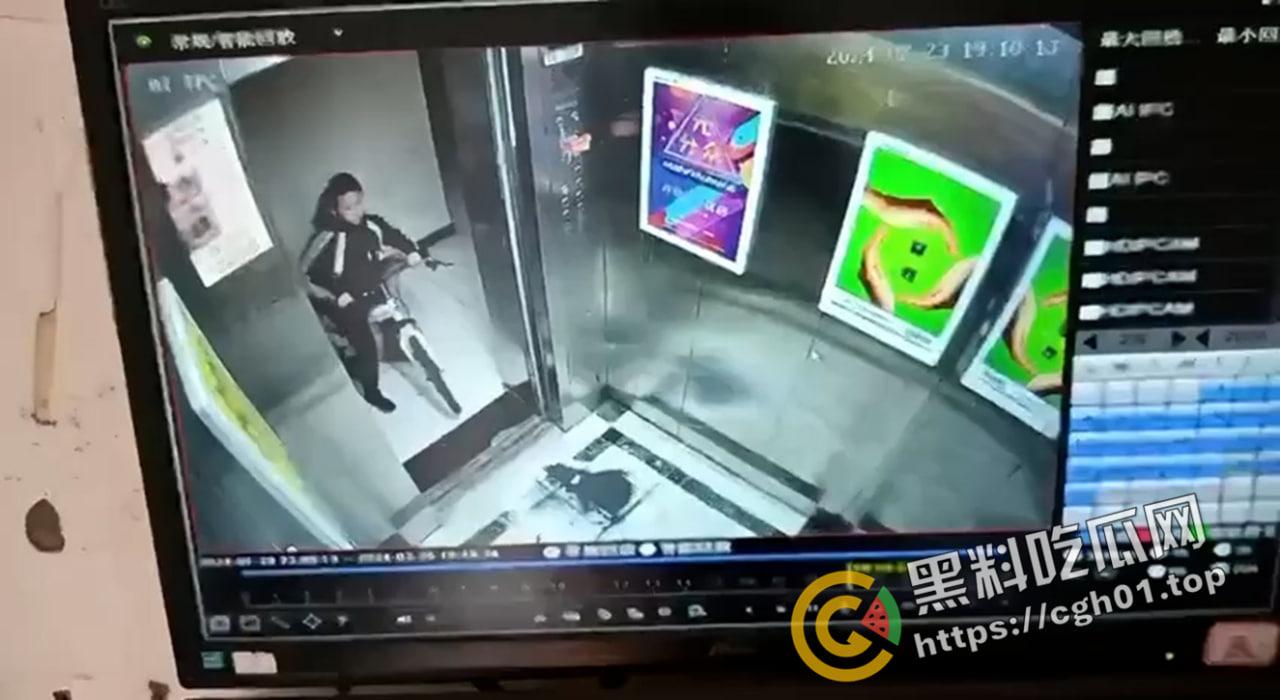 奇葩业主！微信群内大骂电梯太臭 结果发现是自己儿子尿的 果然上梁不正下梁歪  第2张