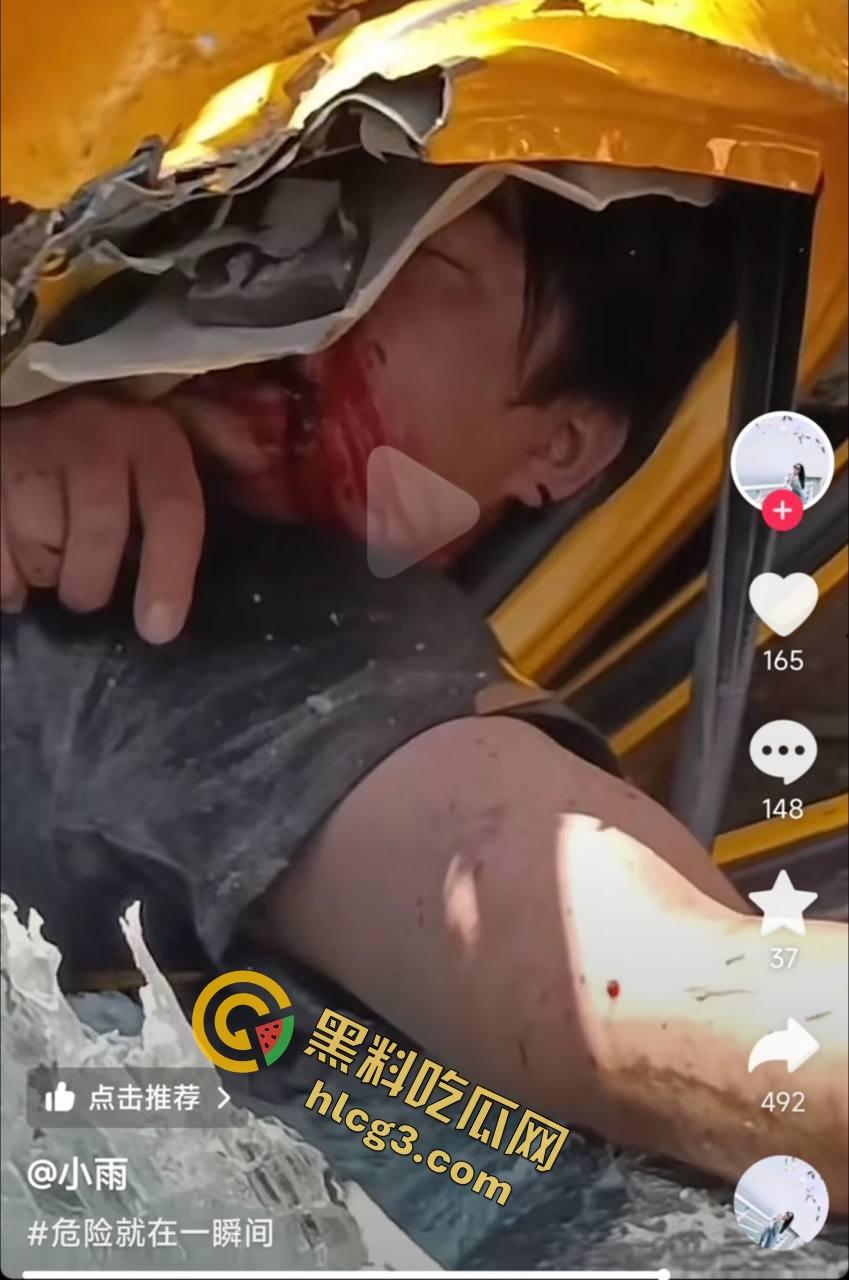 昆明西苑立交重大车祸!两车相撞一车被碾压 江铃汽车车主当场死亡 第5张 昆明西苑立交重大车祸!两车相撞一车被碾压 江铃汽车车主当场死亡 第5张