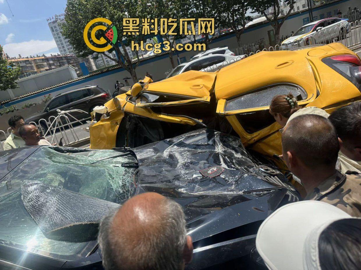 昆明西苑立交重大车祸!两车相撞一车被碾压 江铃汽车车主当场死亡 第7张 昆明西苑立交重大车祸!两车相撞一车被碾压 江铃汽车车主当场死亡 第7张