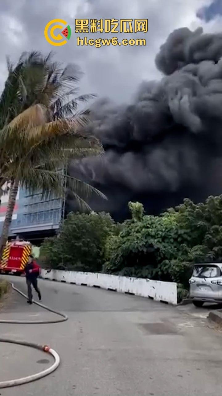 突发!台湾一超市仓库发生火灾 已致9死7伤 现场视频曝光! 第4张 突发!台湾一超市仓库发生火灾 已致9死7伤 现场视频曝光! 第4张