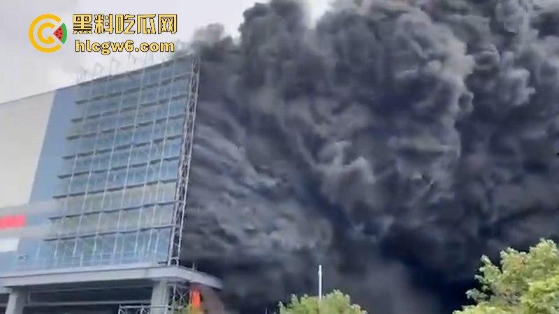 突发!台湾一超市仓库发生火灾 已致9死7伤 现场视频曝光! 第6张 突发!台湾一超市仓库发生火灾 已致9死7伤 现场视频曝光! 第6张