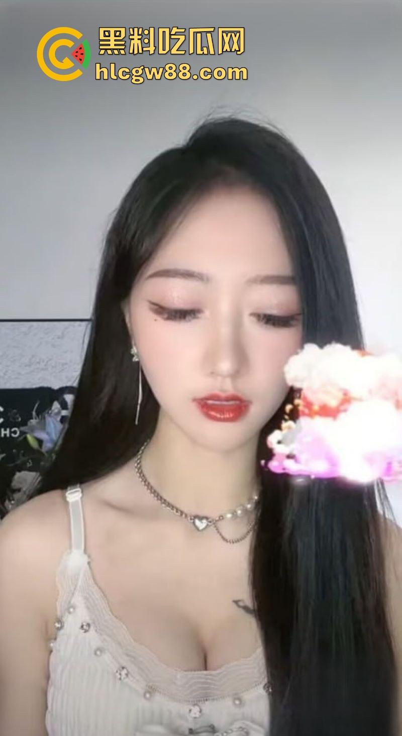 抖音反差婊网红【蜜桃妹妹】跟金主视频裸聊遭曝光 呻吟发骚脱衣诱惑 脸穴同框掰逼自慰! 第6张 抖音反差婊网红【蜜桃妹妹】跟金主视频裸聊遭曝光 呻吟发骚脱衣诱惑 脸穴同框掰逼自慰! 第6张