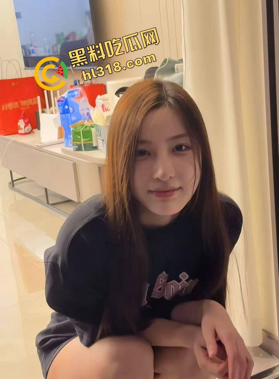 今晚不睡觉,骚女叠罗汉开火车轮流被爆,刚射完一个又跳下一个屁股直接顶上马,鸡巴都被榨冒烟! 第2张 今晚不睡觉,骚女叠罗汉开火车轮流被爆,刚射完一个又跳下一个屁股直接顶上马,鸡巴都被榨冒烟! 第2张