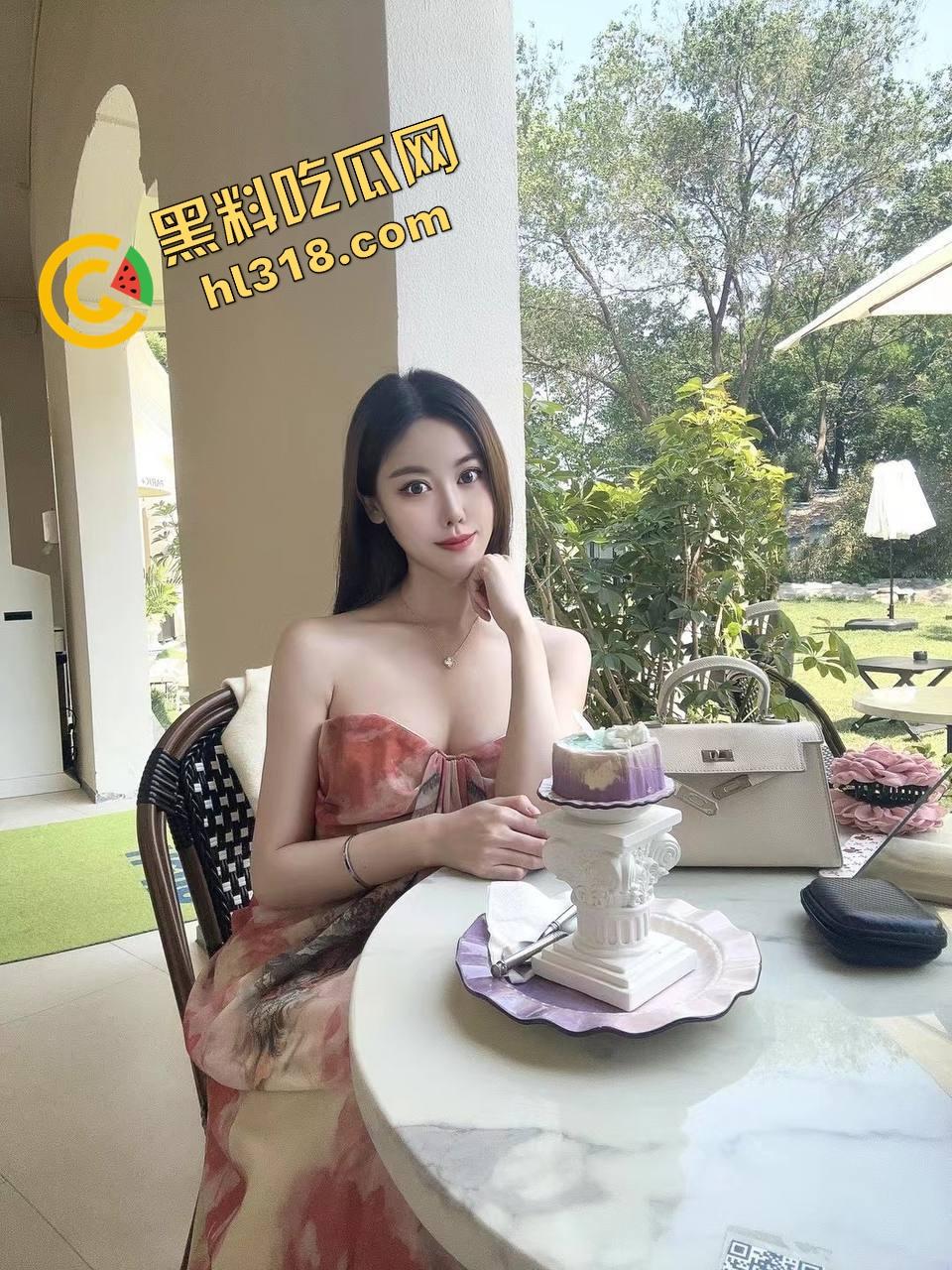 东北精神小妹带闺蜜霸凌妹子,直接让她给自己老弟口,口硬了还让处男老弟直接怼进去释放下! 第2张 东北精神小妹带闺蜜霸凌妹子,直接让她给自己老弟口,口硬了还让处男老弟直接怼进去释放下! 第2张