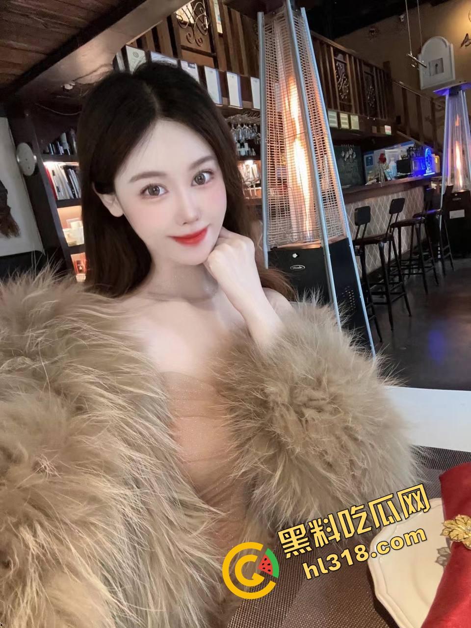 东北精神小妹带闺蜜霸凌妹子,直接让她给自己老弟口,口硬了还让处男老弟直接怼进去释放下! 第3张 东北精神小妹带闺蜜霸凌妹子,直接让她给自己老弟口,口硬了还让处男老弟直接怼进去释放下! 第3张