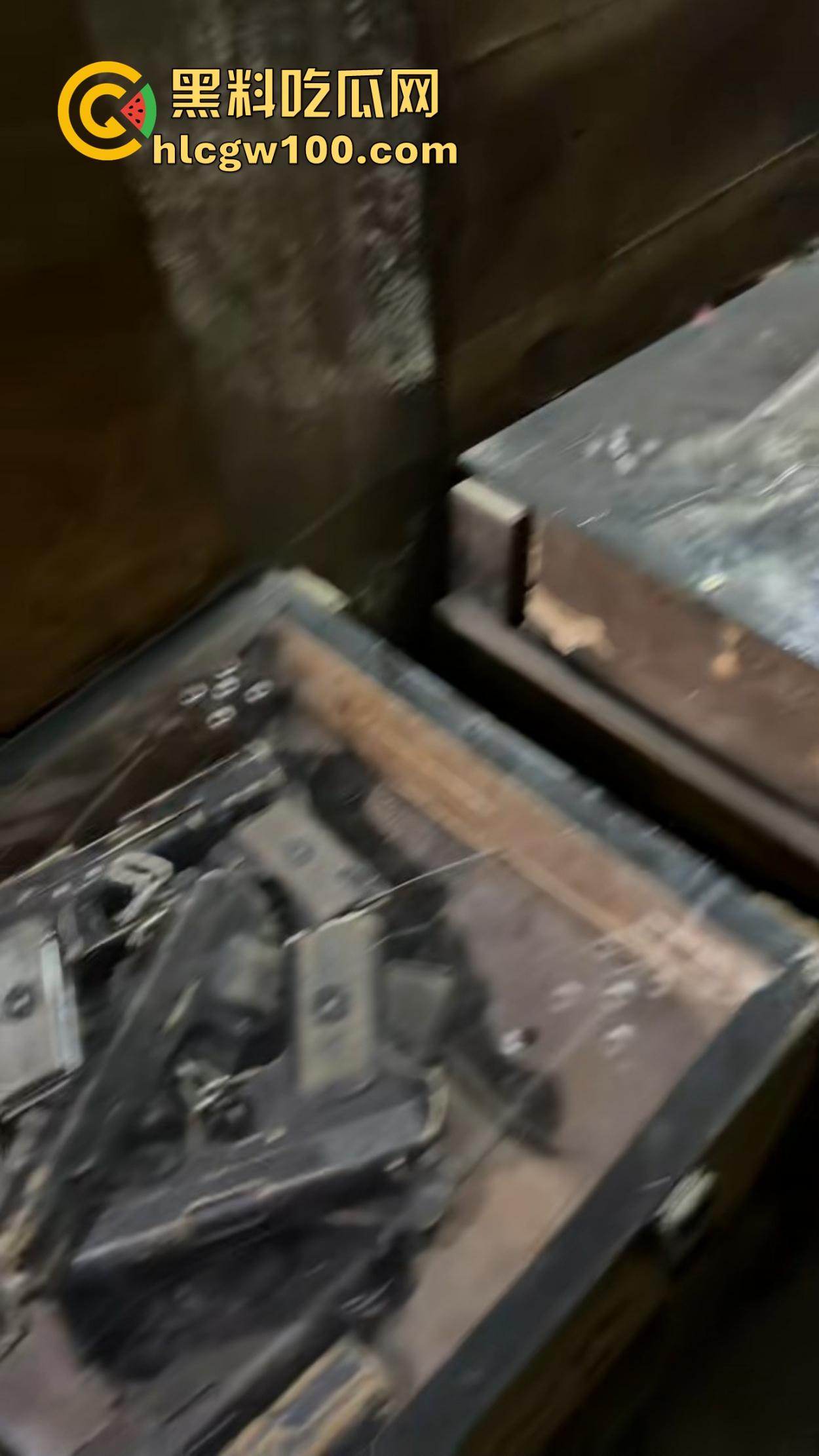 抖音巨乳网红【小厨娘美食记】惊悚回归,越南地下室视频曝光,军火库细节疑似绑架性奴案! 第17张 抖音巨乳网红【小厨娘美食记】惊悚回归,越南地下室视频曝光,军火库细节疑似绑架性奴案! 第17张