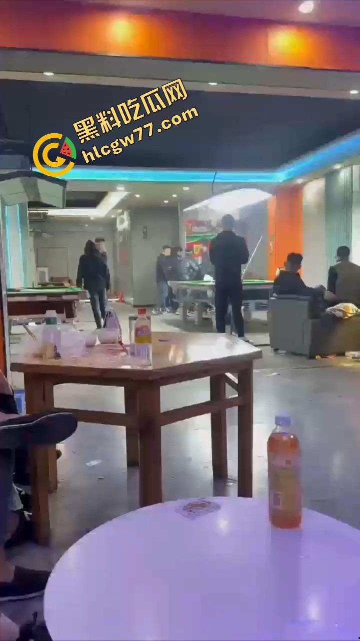 你别惹精神小伙,裤腰带一勒,砍山刀一抽,上来就给你一刀!你以为他是人?他是行走的社会炸弹! 第1张 你别惹精神小伙,裤腰带一勒,砍山刀一抽,上来就给你一刀!你以为他是人?他是行走的社会炸弹! 第1张