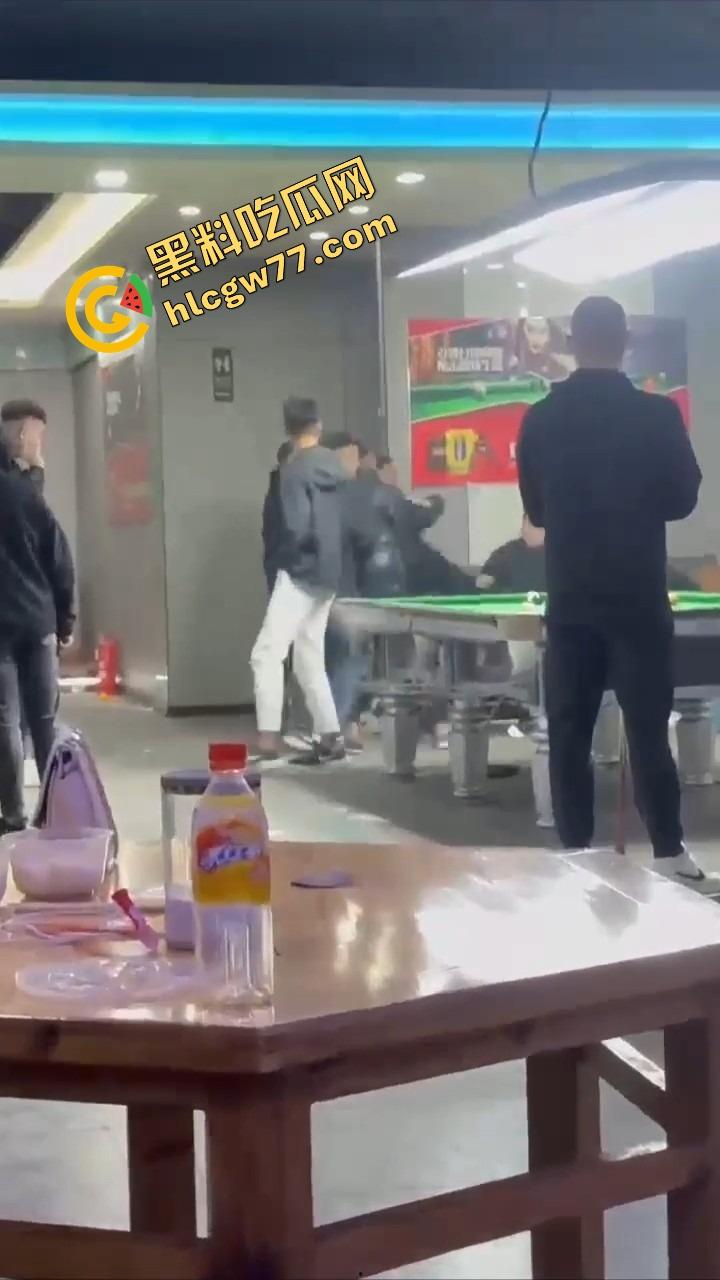 你别惹精神小伙,裤腰带一勒,砍山刀一抽,上来就给你一刀!你以为他是人?他是行走的社会炸弹! 第2张 你别惹精神小伙,裤腰带一勒,砍山刀一抽,上来就给你一刀!你以为他是人?他是行走的社会炸弹! 第2张