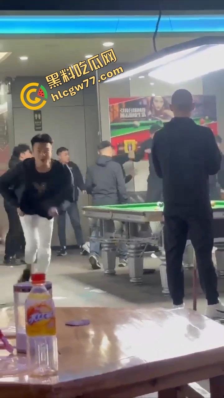 你别惹精神小伙,裤腰带一勒,砍山刀一抽,上来就给你一刀!你以为他是人?他是行走的社会炸弹! 第3张 你别惹精神小伙,裤腰带一勒,砍山刀一抽,上来就给你一刀!你以为他是人?他是行走的社会炸弹! 第3张