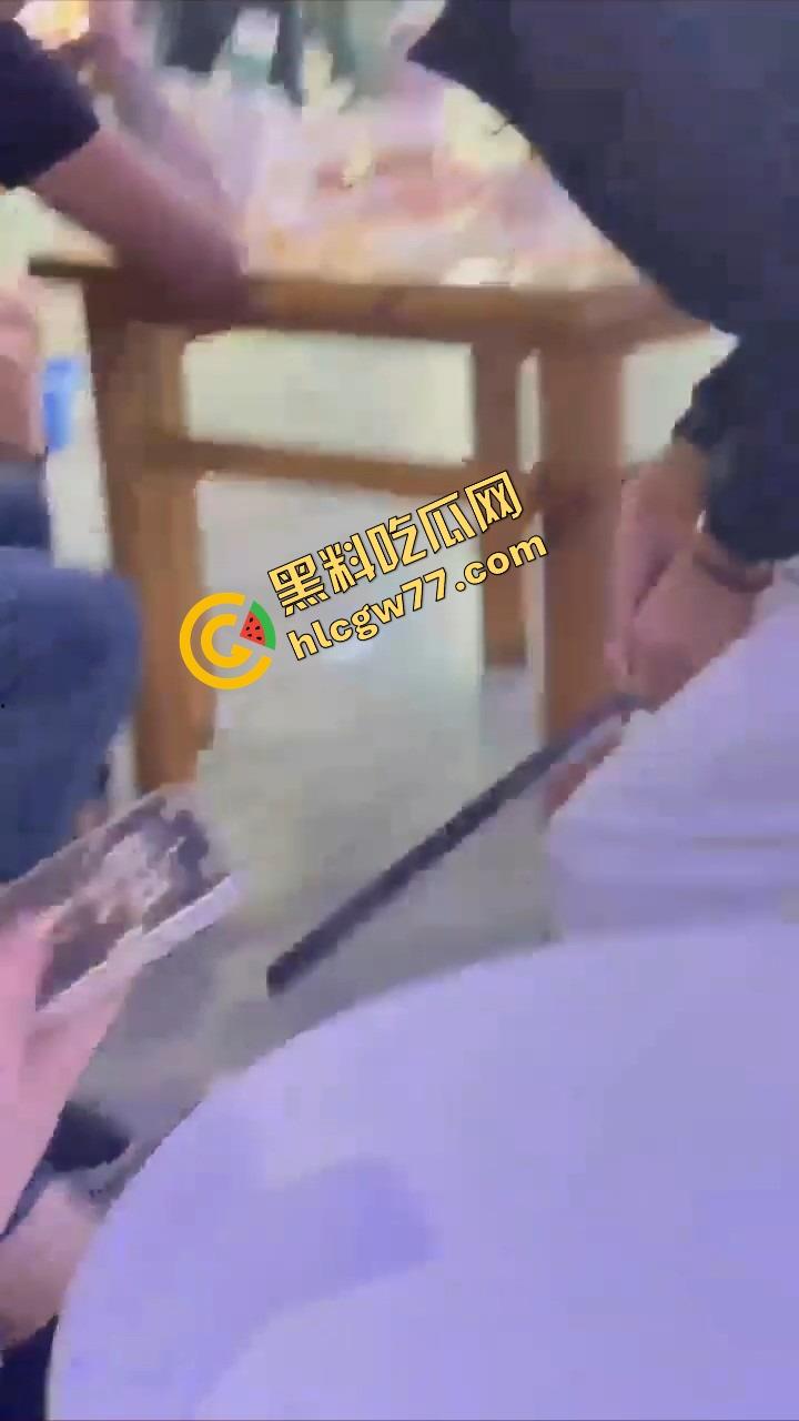 你别惹精神小伙,裤腰带一勒,砍山刀一抽,上来就给你一刀!你以为他是人?他是行走的社会炸弹! 第4张 你别惹精神小伙,裤腰带一勒,砍山刀一抽,上来就给你一刀!你以为他是人?他是行走的社会炸弹! 第4张