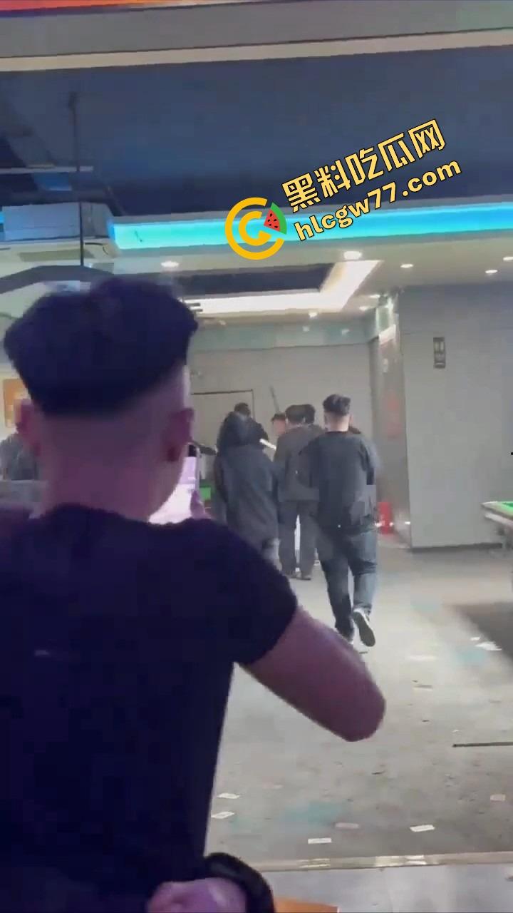 你别惹精神小伙,裤腰带一勒,砍山刀一抽,上来就给你一刀!你以为他是人?他是行走的社会炸弹! 第5张 你别惹精神小伙,裤腰带一勒,砍山刀一抽,上来就给你一刀!你以为他是人?他是行走的社会炸弹! 第5张