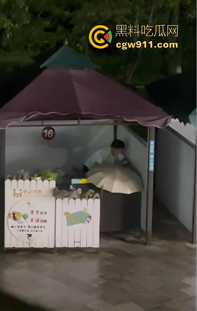 昆明城市学院小情侣户外激情野战,狗男女欲火焚身当众口交骑乘性爱,无惧过往同学,小情侣太会玩了! 第5张 昆明城市学院小情侣户外激情野战,狗男女欲火焚身当众口交骑乘性爱,无惧过往同学,小情侣太会玩了! 第5张