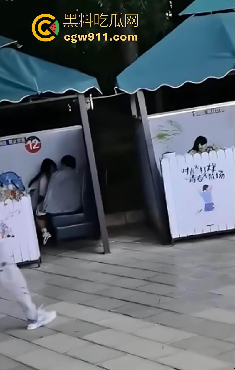 昆明城市学院小情侣户外激情野战,狗男女欲火焚身当众口交骑乘性爱,无惧过往同学,小情侣太会玩了! 第6张 昆明城市学院小情侣户外激情野战,狗男女欲火焚身当众口交骑乘性爱,无惧过往同学,小情侣太会玩了! 第6张