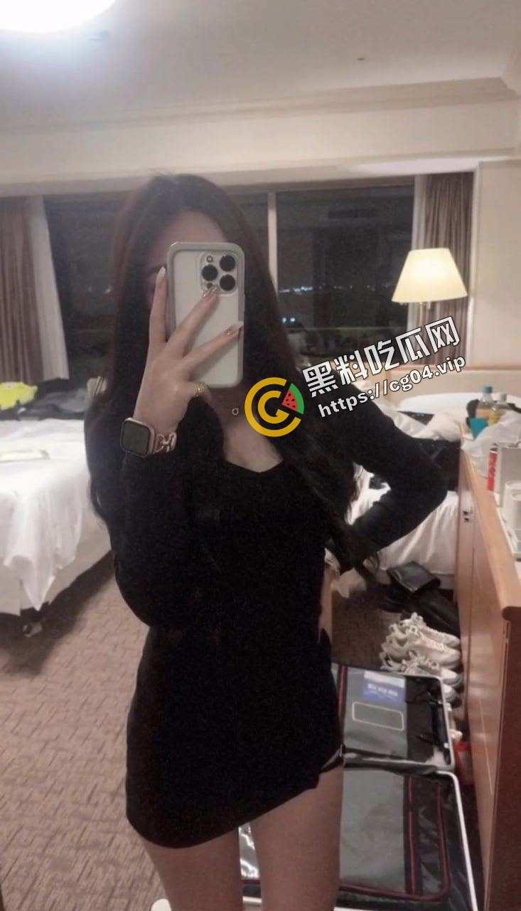 台湾高颜值主播 胡小U IG粉丝七千 私密视频被渣男前男友流出 口爆吞精 蛋糕都做成屌一样的骚货  第5张