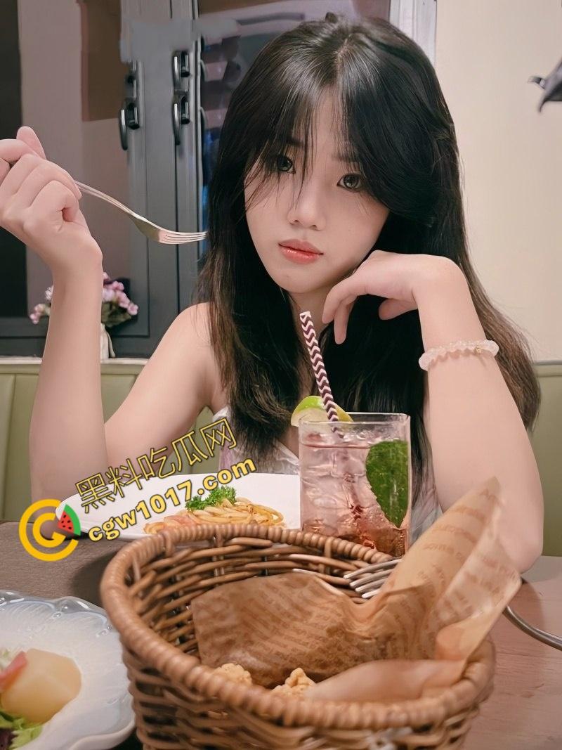 山东协和学院【刘鑫雨】:淫荡母狗本性毕露,男友肉棒暴力打桩,床上狂野,尽享性爱极乐! 第1张 山东协和学院【刘鑫雨】:淫荡母狗本性毕露,男友肉棒暴力打桩,床上狂野,尽享性爱极乐! 第1张