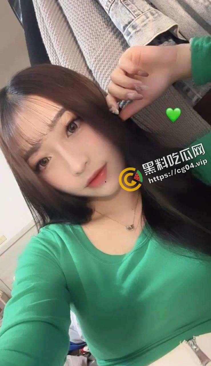 台湾高颜值主播 胡小U IG粉丝七千 私密视频被渣男前男友流出 口爆吞精 蛋糕都做成屌一样的骚货  第8张