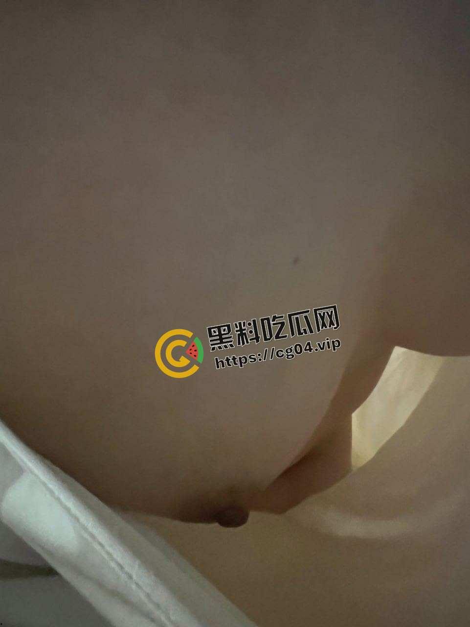 台湾高颜值主播 胡小U IG粉丝七千 私密视频被渣男前男友流出 口爆吞精 蛋糕都做成屌一样的骚货  第10张