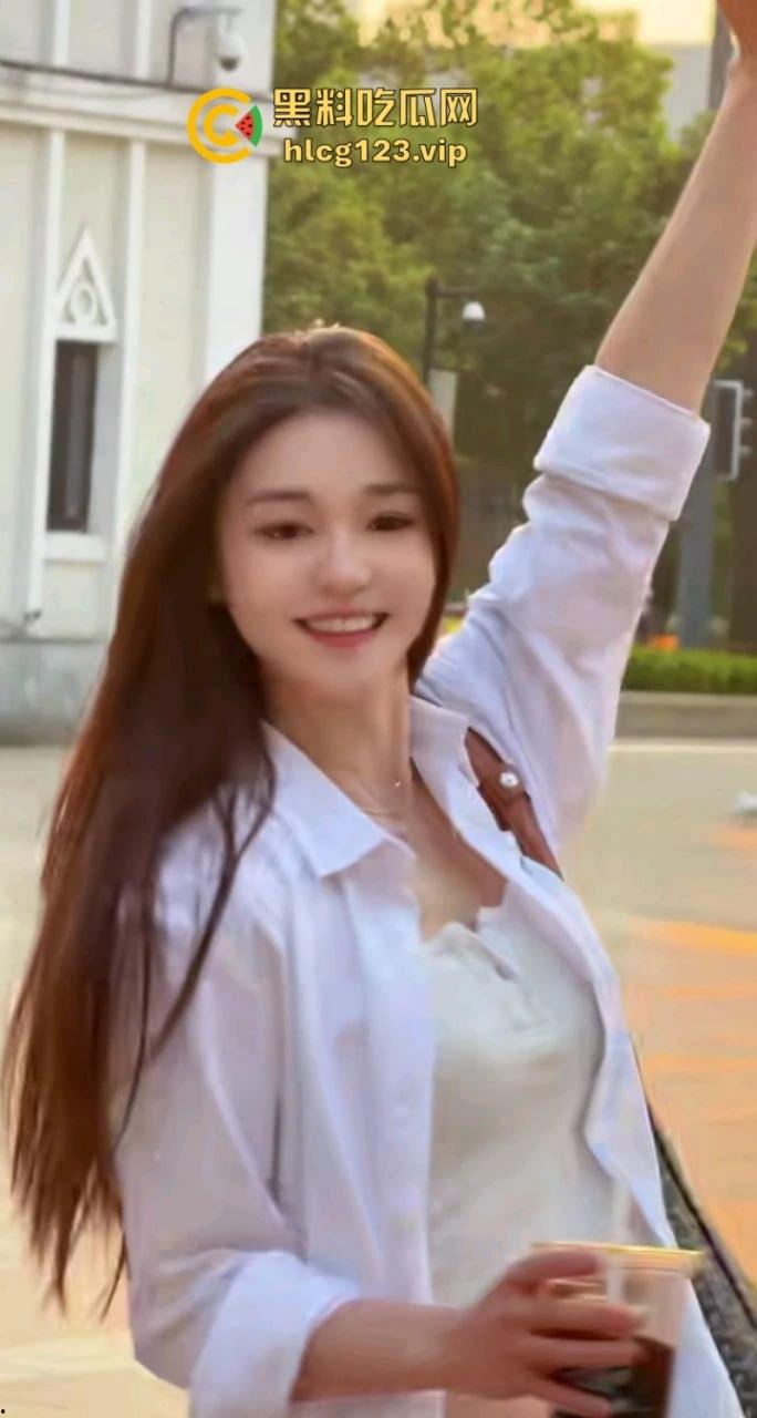 三只羊主播【洋洋】被潜规则实拍视频被扒 那些年在三只羊吞过精的女人原来这么多？  第9张