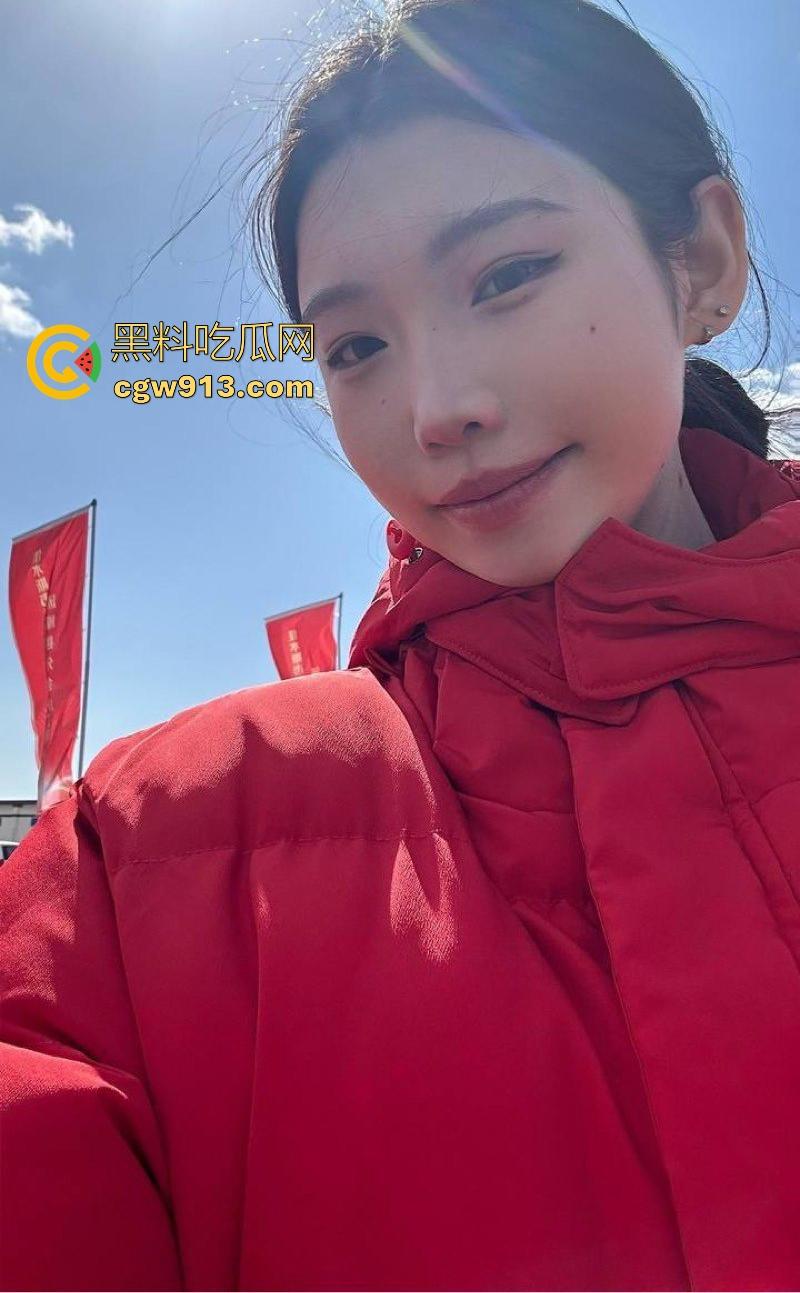 长沙师范学院【王文莹】性爱视频流出，深喉口交狂吸大屌，无套爆操极致享受，骚穴被猛干到淫水四溢！  第1张