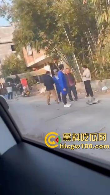 比亚迪秦村路超速强行超车,两名学生当场死亡,老父亲抱着儿子痛苦哀嚎 第3张 比亚迪秦村路超速强行超车,两名学生当场死亡,老父亲抱着儿子痛苦哀嚎 第3张