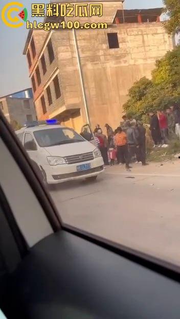 比亚迪秦村路超速强行超车,两名学生当场死亡,老父亲抱着儿子痛苦哀嚎 第6张 比亚迪秦村路超速强行超车,两名学生当场死亡,老父亲抱着儿子痛苦哀嚎 第6张